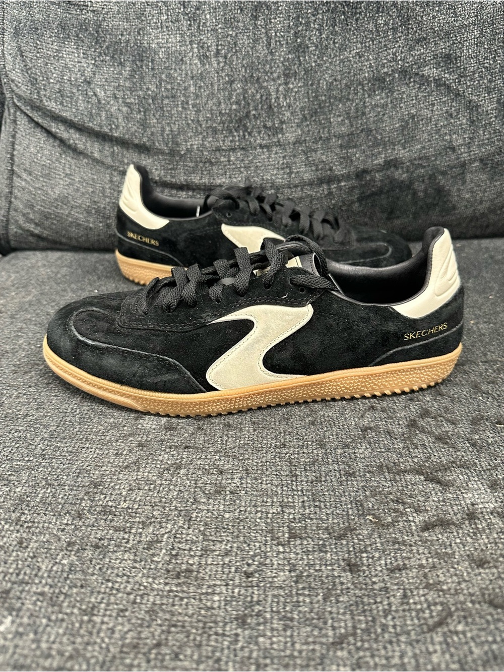 Skechers air cooled memory foam black white sneakers size 7 women’s